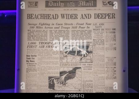 Angleterre, Hampshire, Portsmouth, Southsea, The D-Day Story Museum, première page du Daily Mail Journal daté du mercredi 7 juin 1944 Reporting Troo Banque D'Images