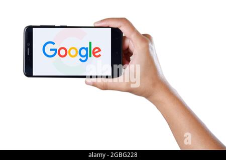 Mumbai , Indien- décembre 1 2018: Logo Google sur smartphone isolé sur fond blanc avec Clipping Path Banque D'Images