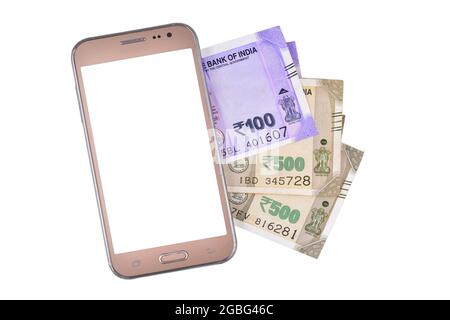 Smartphone à écran vide avec argent isolé sur fond blanc avec masque de découpe Banque D'Images