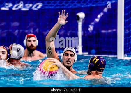 TOKYO, JAPON - AOÛT 4 : Luca Cupido des États-Unis, Blai Mallarach de l'Espagne pendant le tournoi olympique de Tokyo 2020, le quart de finale hommes entre l'équipe des États-Unis et l'équipe d'Espagne au Tatsumi Waterpolo Centre le 4 août 2021 à Tokyo, Japon (photo de Marcel ter Pals/Orange Pictures) Banque D'Images