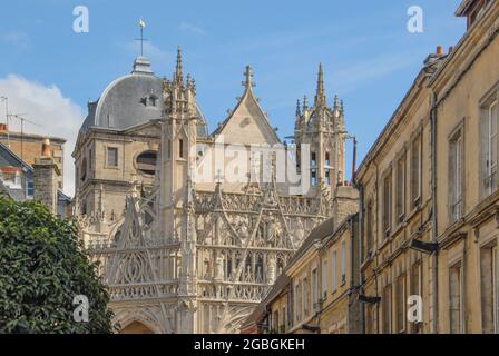 L'église Basilique notre-Dame d'Alençon à proximité, Alençon, Normandie, France Banque D'Images