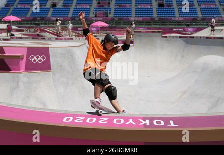 Tokyo, Japon. 4 août 2021. Okamoto Misugu, du Japon, participe à la finale du skateboard dans le parc des femmes aux Jeux Olympiques de Tokyo en 2020 à Tokyo, au Japon, le 4 août 2021. Credit: Li GA/Xinhua/Alay Live News Banque D'Images