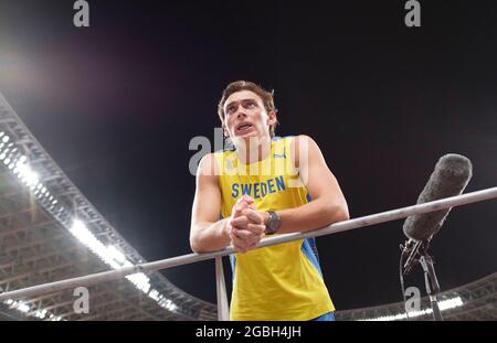 Armand DUPLANTIS (SWE), Gesture, Gesture, gesticulates, -dans l'interview télévisée, le poteau d'athlétisme de la voûte des hommes, MenÕs Pole Vault, le 3 août 2021 Jeux Olympiques d'été 2020, à partir du 23 juillet. - 08.08.2021 à Tokyo/Japon. Banque D'Images