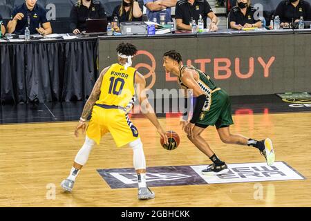 Edmonton, Canada. 02 août 2021. Jelane Pryce (21) des Rattlers de la Saskatchewan vu en action pendant le match de la Ligue canadienne élite de basket-ball de 2021 entre les Rattlers de la Saskatchewan et les Edmonton Stingers au Edmonton Expo Centre. (Note finale; Saskatchewan Rattlers 78:85 Edmonton Stingers) crédit: SOPA Images Limited/Alay Live News Banque D'Images