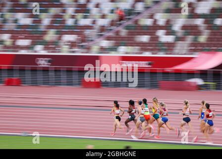 Tokio, Japon. 04e août 2021. Athlétisme : Jeux olympiques, 1500m, femmes, demi-finales, au stade olympique. Les athlètes en action. Credit: Jan Woitas/dpa/Alay Live News Banque D'Images