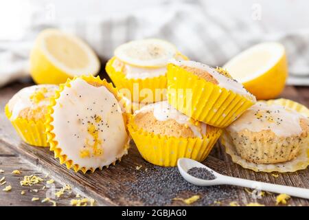 Muffins aux graines de pavot Citron fait maison Banque D'Images