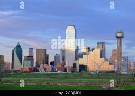 Géographie / voyage, États-Unis, Texas, Dallas, Skyline of Dallas at twillight, Dallas, Texas, INFO-DROITS-AUTORISATION-SUPPLÉMENTAIRES-NON-DISPONIBLE Banque D'Images