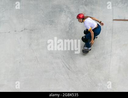 Tokyo, Kanto, Japon. 4 août 2021. DORA VARELLA, 20 ans, skate au concours de skateboarding Women's Park à Ariake Urban Sports Park lors des Jeux Olympiques d'été de Tokyo en 2020. Le skateboard est un événement inaugural pour les Jeux Olympiques de 2020. L'ASP a été le qualificatif final de la ronde préliminaire et va patiner pour la médaille d'or en finale. (Credit image: © Angel AdamsZUMA Press Wire) Banque D'Images