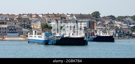 Torpoint, Cornwall, Angleterre, Royaume-Uni. 2021. Roro ferry au départ de Torpoint à destination de Plymouth, Devon un service qui pendant les mois d'été court tous les quelques minu Banque D'Images