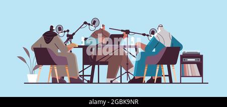 baladodiffusion arabe parlant à des microphones d'enregistrement de podcast en studio baladodiffusion radio en ligne concept Illustration de Vecteur
