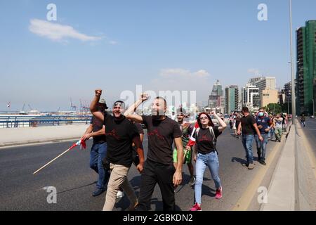 Beyrouth, Liban. 04e août 2021. Premier anniversaire de Port Blast, Beyrouth, Liban, le 4 août 2021. La terrible explosion du port de Beyrouth s'est produite à 6:07 p. m, le 4 août 2020, et a tué plus de 200 personnes. (ELISA Gestri/Sipa USA) Credit: SIPA USA/Alay Live News Banque D'Images