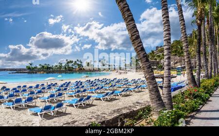 Paysage avec la plage d'Anfi, Gran Canaria, Espagne Banque D'Images