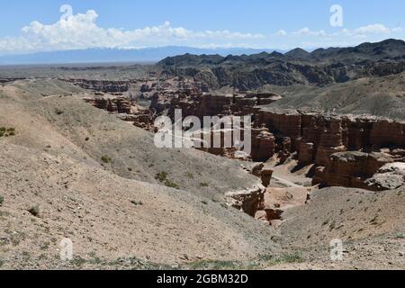 Kazakhstan, canyon de Charyn, Vallée des Châteaux, vue panoramique à mi-journée Banque D'Images