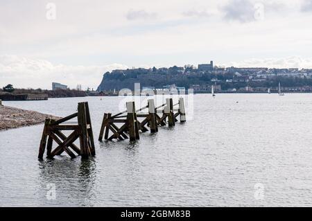 La ville de Penarth s'élève des rives de la baie de Cardiff, au pays de Galles. Banque D'Images