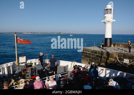 Ferry Scillonian III approchant le port de Penzance depuis les îles de Scilly, Cornwall, Angleterre, Royaume-Uni, juillet 2021 Banque D'Images