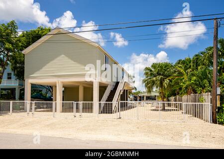 Key Largo, FL, USA - 1 août 2021: Style de maisons à Key Largo Florida Keys USA Banque D'Images