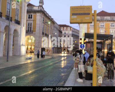 Lisbonne, Lisbonne Portugal. 4 août 2021. (INT) mouvement des transports publics à Lisbonne. 4 août 2021, Lisbonne, Portugal: Mouvement dans les transports publics entre la place Comercio et le quartier de Belem, à Lisbonne, mercredi (4), au milieu de la pandémie du coronavirus. (Credit image: © Edson de Souza/TheNEWS2 via ZUMA Press Wire) Banque D'Images