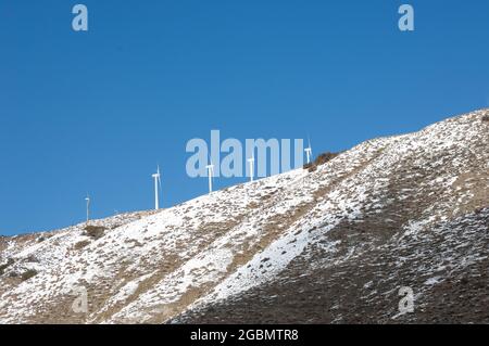 Éoliennes dans les collines près de Tehachapi Banque D'Images