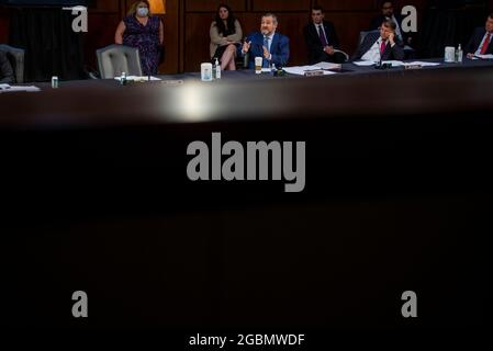 Le sénateur des États-Unis Ted Cruz (républicain du Texas) fait des remarques lors d'une réunion d'affaires du Comité sénatorial des relations étrangères pour les nominations et les considérations législatives dans l'édifice Hart Senate Office à Washington, DC, le mercredi 4 août 2021. Crédit : Rod Lamkey/CNP Banque D'Images