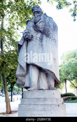 Statue d'Almeida Garrett, poète, orateur, romancier, journaliste et politicien portugais du XIXe siècle, Sur l'Avenida da Liberdade, Lisbonne, Portugal Banque D'Images