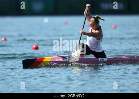 Tokio, Japon. 05 août 2021. Canoë : Jeux Olympiques, préliminaires, kayak simple, 200m, femmes, Demi-finale dans la voie navigable Sea Forest. Lisa Jahn d'Allemagne en action. Credit: Jan Woitas/dpa/Alay Live News Banque D'Images