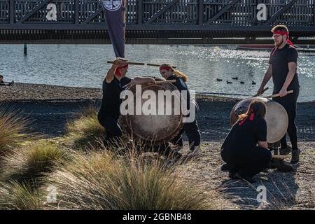 Taiko Drumming Performance au port de Wellington Banque D'Images