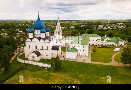 Vue aérienne du Kremlin de Suzdal avec la cathédrale de Nativité Banque D'Images