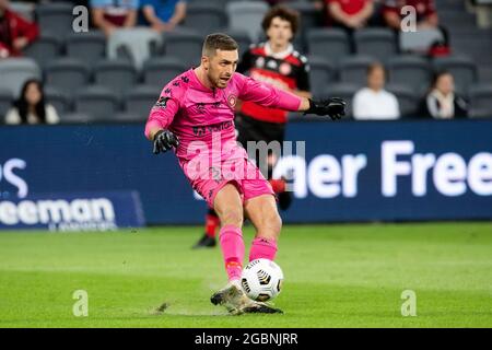 SYDNEY, AUSTRALIE - 15 MARS : Daniel Margush de Western Sydney Wanderers passe le ballon lors du match de football Hyundai A-League entre Western Sydney Wanderers FC et Wellington Phoenix le 15 mars 2021 au Bankwest Stadium de Sydney, en Australie. Credit: Damian Briggs/Speed Media/Alamy Live News Banque D'Images