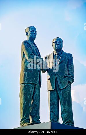 Une sculpture de Joseph Langan et John Leflore se tient à Unity point, le 1er août 2021, à Mobile, Alabama. Banque D'Images