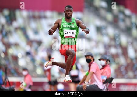 Tokyo, Japon. Crédit: MATSUO. 5 août 2021. ZANGO Hugues Fabrice (BUR) Athlétisme : Triple Jump final masculin lors des Jeux Olympiques de Tokyo 2020 au Stade National de Tokyo, Japon. Credit: MATSUO .K/AFLO SPORT/Alay Live News Banque D'Images