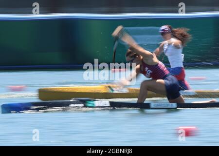 Tokio, Japon. 05 août 2021. Canoë : Jeux Olympiques, kayak simple, 200m, femmes, finale sur la voie navigable Sea Forest. Nevin Harrison (l) des États-Unis en action. Credit: Jan Woitas/dpa/Alay Live News Banque D'Images