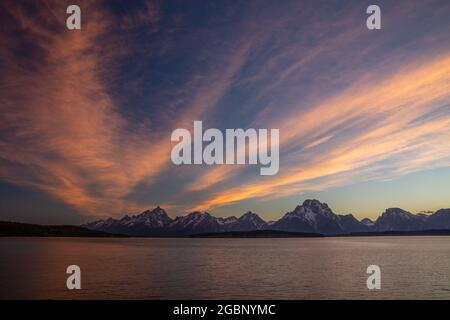 Coucher de soleil spectaculaire sur la chaîne de Teton, parc national de Grand Teton, Wyoming Banque D'Images