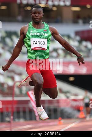 Tokyo, Japon. 5 août 2021. Hugues Fabrice Zango, du Burkina Faso, participe à la Triple finale du saut masculin aux Jeux Olympiques de Tokyo en 2020 à Tokyo, au Japon, le 5 août 2021. Crédit : Li Ming/Xinhua/Alay Live News Banque D'Images