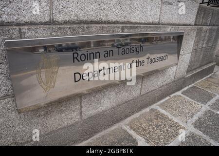 Dublin City, Dublin, Irlande, 28 juin 2021. Signalisation à l'entrée des bâtiments gouvernementaux, ministère de Taoiseach Banque D'Images