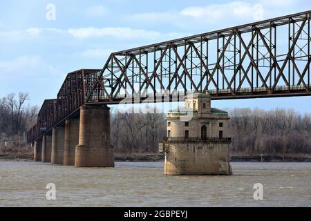 Géographie / Voyage, Etats-Unis, Mississippi, St Louis, Chai de jupe Bridge à travers le Mississippi, DROITS-SUPPLÉMENTAIRES-AUTORISATION-INFO-NON-DISPONIBLE Banque D'Images