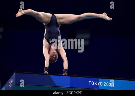 Lois Toulson en Grande-Bretagne dans l'action lors de la finale de plate-forme de 10 m féminin pendant la plongée au Centre aquatique de Tokyo le treizième jour des Jeux Olympiques de Tokyo 2020 au Japon. Date de la photo: Jeudi 5 août 2021. Banque D'Images