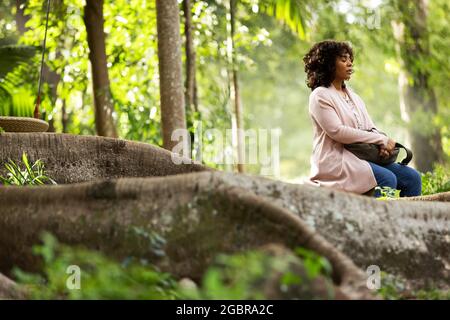 REGINA HALL dans NEUF ÉTRANGERS PARFAITS (2021), réalisé par JONATHAN LEVINE. Credit: Blossom films / Album Banque D'Images