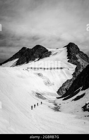 Plan vertical de la montagne Weisskugel en Europe sur fond ciel nuageux Banque D'Images