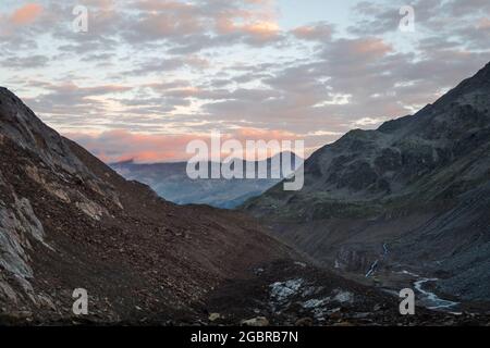 Vue panoramique sur la montagne Weisskugel en Europe au coucher du soleil Banque D'Images