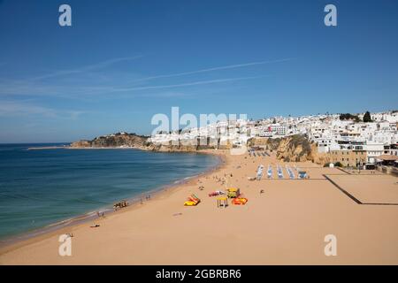 Géographie / voyage, Portugal, Algarve, Océan Atlantique, Albufeira, Paysage urbain, plage de sable, DROITS supplémentaires-AUTORISATION-INFO-NON-DISPONIBLE Banque D'Images