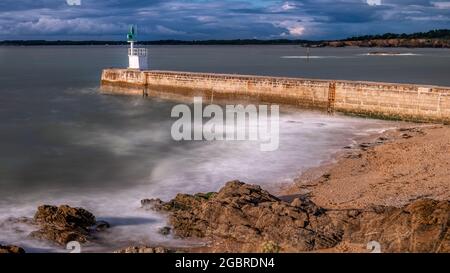 Nous sommes le 31 juillet 2021, c'est le soir, le soleil descend vers l'horizon, le vent s'est joué et la marée monte, c'est pour moi l'occasion de ph Banque D'Images