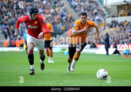 Matt Jarvis de Wolverhampton Wanderers et Chris Smalling de Manchester United. Wolverhampton Wanderers contre Manchester United, 18 mars 2012 Banque D'Images