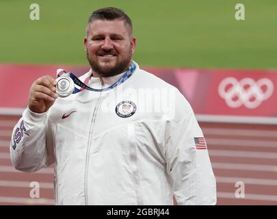 Tokyo, Japon. 05 août 2021. Joe Kovacs, 22.65 ans, pose avec sa médaille d'argent lors de la cérémonie de remise de la médaille d'homme au stade olympique lors des Jeux olympiques d'été de 2020 à Tokyo, au Japon, le jeudi 5 août 2021. Photo par Tasos Katopodis/UPI crédit: UPI/Alay Live News Banque D'Images