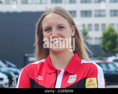 La nageuse allemande Céline Rieder SC Magdeburg à l'adieu aux Jeux Olympiques de Tokyo en 2021 Banque D'Images