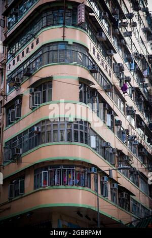 May Wah Mansion, un exemple d'architecture de 'tong lau' ou de centre commercial à l'angle de Johnston Road et WAN Chai Road, WAN Chai, île de Hong Kong Banque D'Images