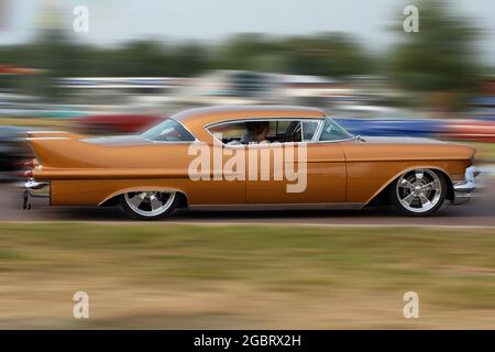 Rattvik, Suède - juillet 27.2013 : DeVille de Cadillac ancienne orange - semaine de voitures classiques Rttvik. Banque D'Images
