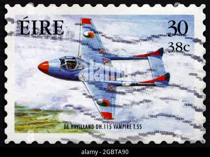 IRLANDE - VERS 2000: Un timbre imprimé en Irlande montre de Havilland DH.115 Vampire T.55, avion de chasse, avion militaire, vers 2000 Banque D'Images