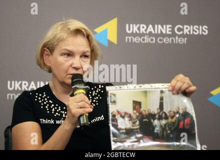 KIEV, UKRAINE - le 5 AOÛT 2021 - la co-présidente du mouvement de solidarité Razam, Alena Talstaya, assiste à la réunion, qui a dirigé la Maison biélorusse à Ukra Banque D'Images