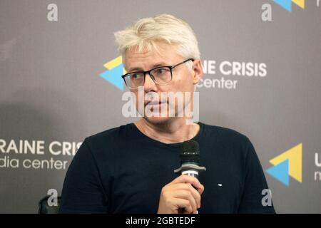 KIEV, UKRAINE - le 5 AOÛT 2021 - le chef du mouvement de solidarité Razam Oleg Ovchinnikov assiste à la réunion, qui a dirigé la Maison biélorusse à Ukra Banque D'Images