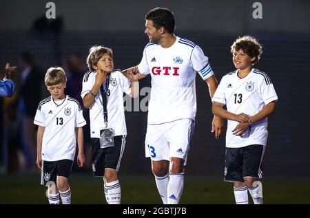 ARCHIVFOTO : ex Fussballafi, DFB Kapitaen Michael BALLACK, Kinder Louis, Jordi, Emilio Ballack Abschiedsspiel Michael BALLACK, Team Ballack & Friends35 Ciao Capitano Event Spiel Ballack & Friends gegen eine Weltauswahl Fussball Star, ehemalspiel BALLAK, Michael BALLAAMY BALLAATZ, 05.06.2013 News / Michael Kapaten, Peter Kapiten, Kiel BALLAAMY BALLAAMY @ Leipzig Banque D'Images